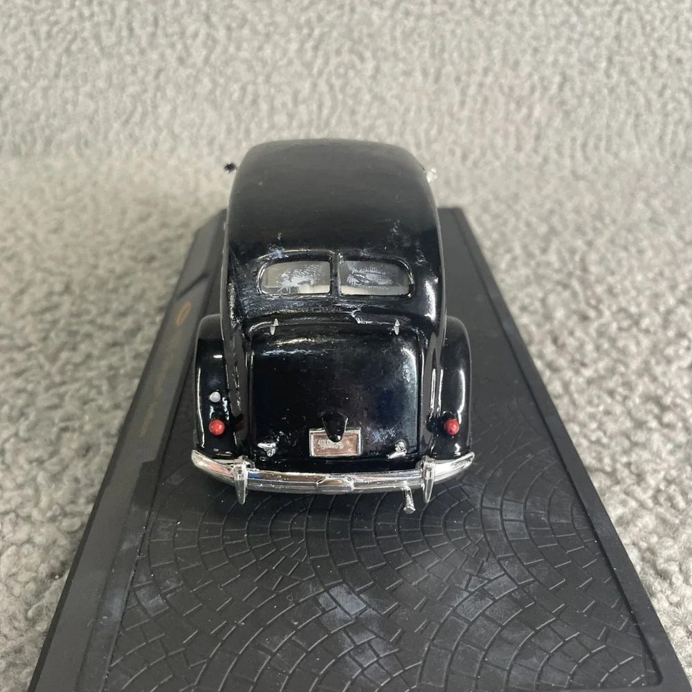 1:32 SCALE  METAL‎ 1936 CHRYSLER AIRFLOW SEDAN DIECAST MODEL SIGNATURE MODEL